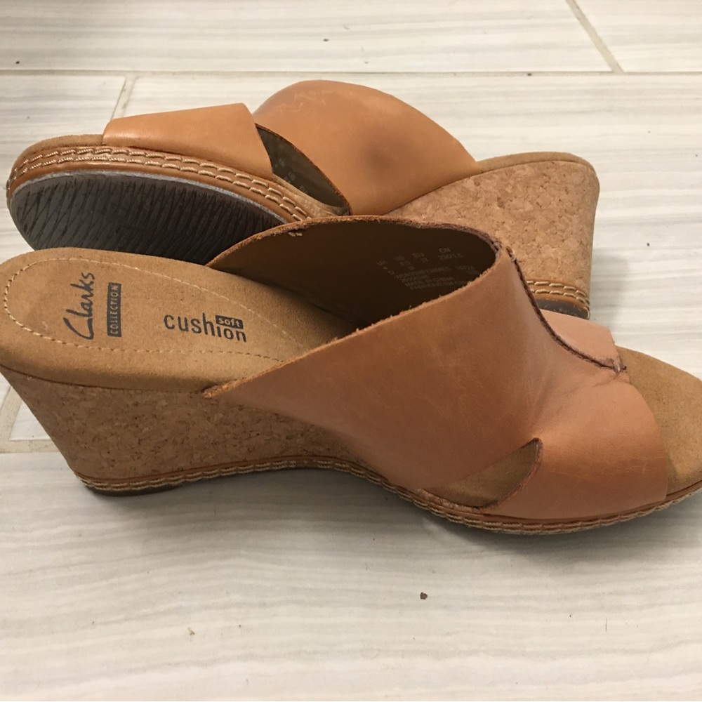 Tan Clark’s soft cushion wedges size 6.5